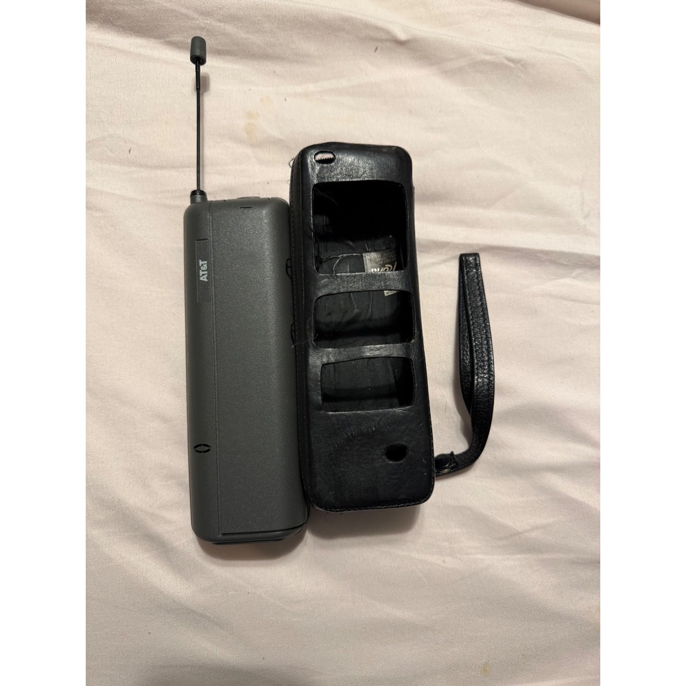 Vintage AT&T 3810 Cellular Mobile Phone Black with Leather Case and Antenna‎ - Picture 3 of 5